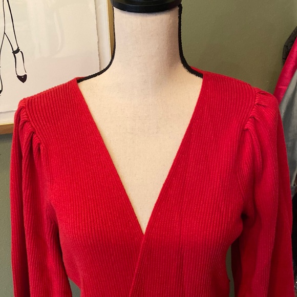 Beautiful CAbi Cabaret Cardigan - Picture 2 of 15
